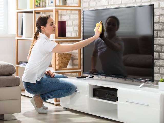 Čím umýt obrazovku u televize?