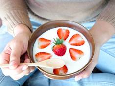 Miska jogurtu může snížit riziko srdečních záchvatů a mrtvice