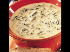 Rychlá , hustá,sytá polévka se sýrem a baby špenátem,vydá i za hlavní chod.
