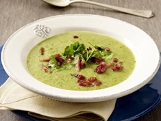 
	Recept na chutnou brokolicovou polévku, doplněnou kostičkami opečené slaniny.
