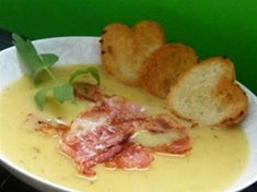 
	Recept na sytou polévku z hrachu s anglickou slaninou.
