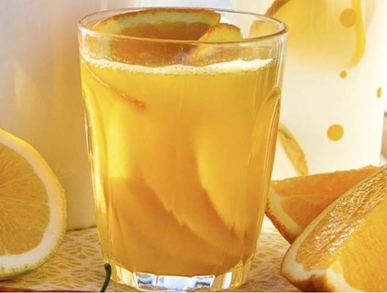 Horký pomerančový nápoj s medem