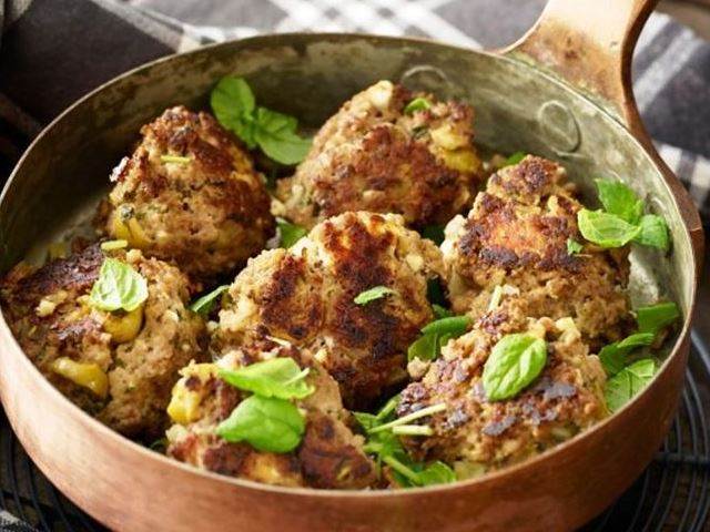 Karbanatky Z Hoveziho Masa S Fetou Prostreno Cz