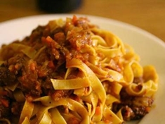 
	Uvařit perfektně chutnající italskou masovou směs na špagety či lasagne zvládnete za 40 minut.
