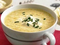 
	Skvělý způsob, jak využít kukuřici, vydatná polévka, v létě je výborná i jako hlavní chod.
