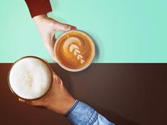 Káva versus pivo. Co zlepší kreativitu mozku