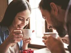 Káva pomáhá ženám zvládat stres, na muže má opačný účinek