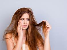 Nejhorší spánkové návyky ničící vlasy
