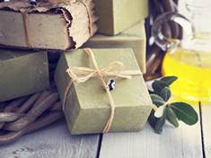 Nekupujte, ale vyrobte dárky sami: Voňavý sprchový gel i mátové máslo