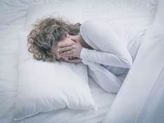 Jak na nekvalitní spánek během menstruace?