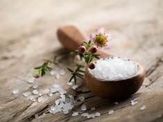 Hýčkejte své tělo: Vyrobte si domácí tělovou sůl
