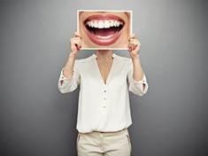 3 tipy na přírodní bělení zubů. Stojí za vyzkoušení