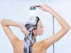 Šampon na vlasy: Použít se dá vajíčko i jedlá soda