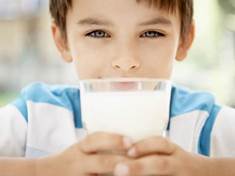 S dětskou obezitou zatočí obyčejné mléko