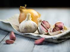 Vysoký cholesterol: Vsaďte na cibuli a lněná semínka