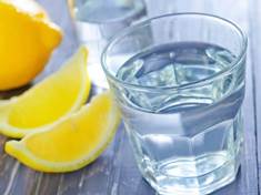 Pití vody s citronem má svá jasná pravidla