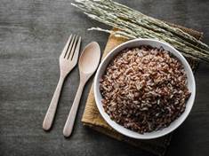 Hnědá rýže versus maso. Co je zdravější