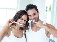 Chyby, které možná děláte při čištění zubů