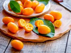 Kumquat. Ovoce připomínající malé pomeranče posílí imunitu a postará se o vaše vlasy