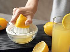 Citronová voda nebo bazalka, jsou přírodní prostředky na snížení hladiny cholesterolu