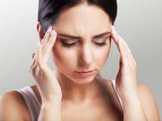 Chronická bolest hlavy. Co je její příčinou a jak se bránit