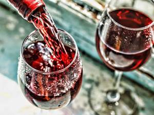 Pravda o tom, zda červené víno skutečně podporuje hubnutí