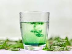 Zelený koktejl z chlorofylu. Co tenhle mix výživných látek provede s vaším tělem