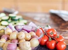 Rajčata, brambory a goji. Co je spojuje a proč jsou tak zdravé