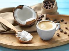 Do kávy si místo mléka přidejte zdravější kokosový olej