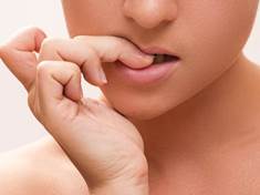 Kousáním nehtů riskujete nepříjemné infekce