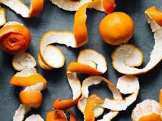 Na boj s akné povolejte slupky z pomeranče 