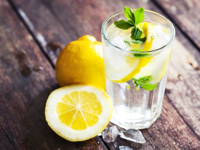 Citronovou vodu je dobré pít každý den