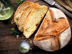 Chuťově vyladěný a doma upečený pecen chleba