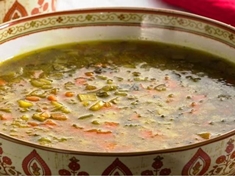 K přípravě polévky použijte co nejvíce druhů zeleniny.
