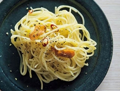 Špagety s restovaným česnekem