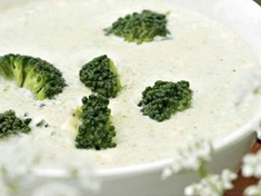 Brokolicová polévka se sýrem.
