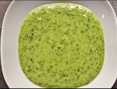 Polévka z hrášku a hlávkového salátu