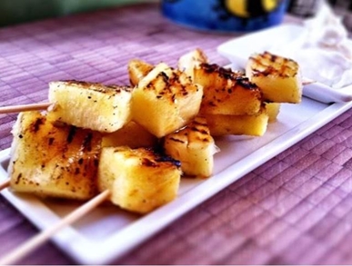 Grilovaný ananas na špejli