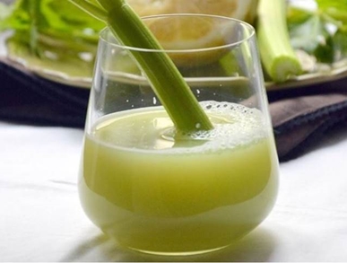Koktejl z řapíkatým celerem