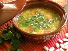 
	Vydatná polévka z luštěnin, která nahradí i hlavní jídlo.
