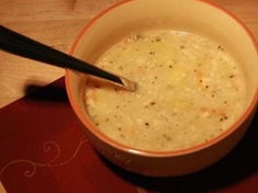 
	Bramboračka je polévka, kterou bez problémů uvaříte jen z toho, co vám ladem leží v lednici a spíži.
