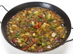 
	Recept na typické španělské jídlo z rýže podobné rizotu nebo kari. Rozhodně neexistuje jeden zaručený předpis na domácí paellu, každá španělská rodina má na ni totiž svůj vlastní recept.
