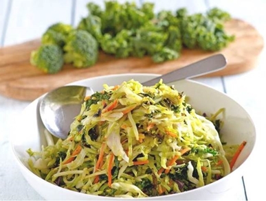 Salát z brokolice a zelí
