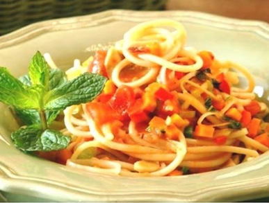 Špagety se zeleninovou směsí