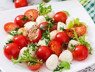 Salát s cherry rajčaty