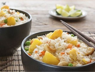 Rýžový salát s ananasem