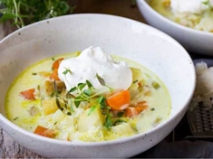 Sytá zeleninová polévka s křenovou smetanou je nezvyklá, ale určitě ji ochutnejte.
