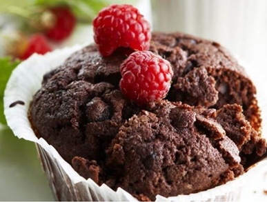 Čokoládové muffiny s malinami