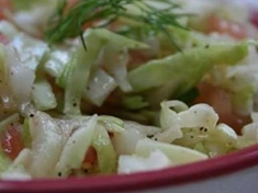 
	Jednoduchý recept na zelný salát s rajčaty a cibulí.

