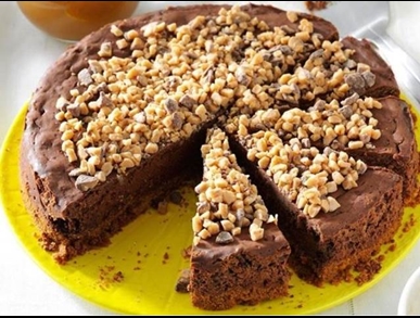 Čokoládový koláč sypaný ořechy